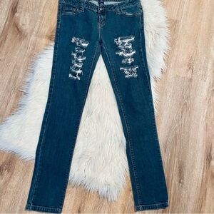 🌸 DISTRESSED DENIM JEANS 🌸